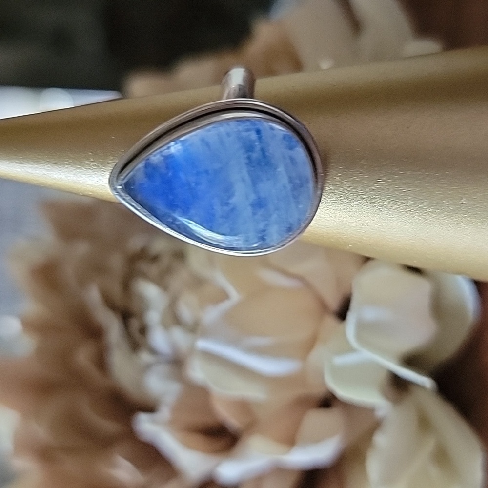 Solid Sterling Silver Blue Moonstone Ring Size 8 - image 4
